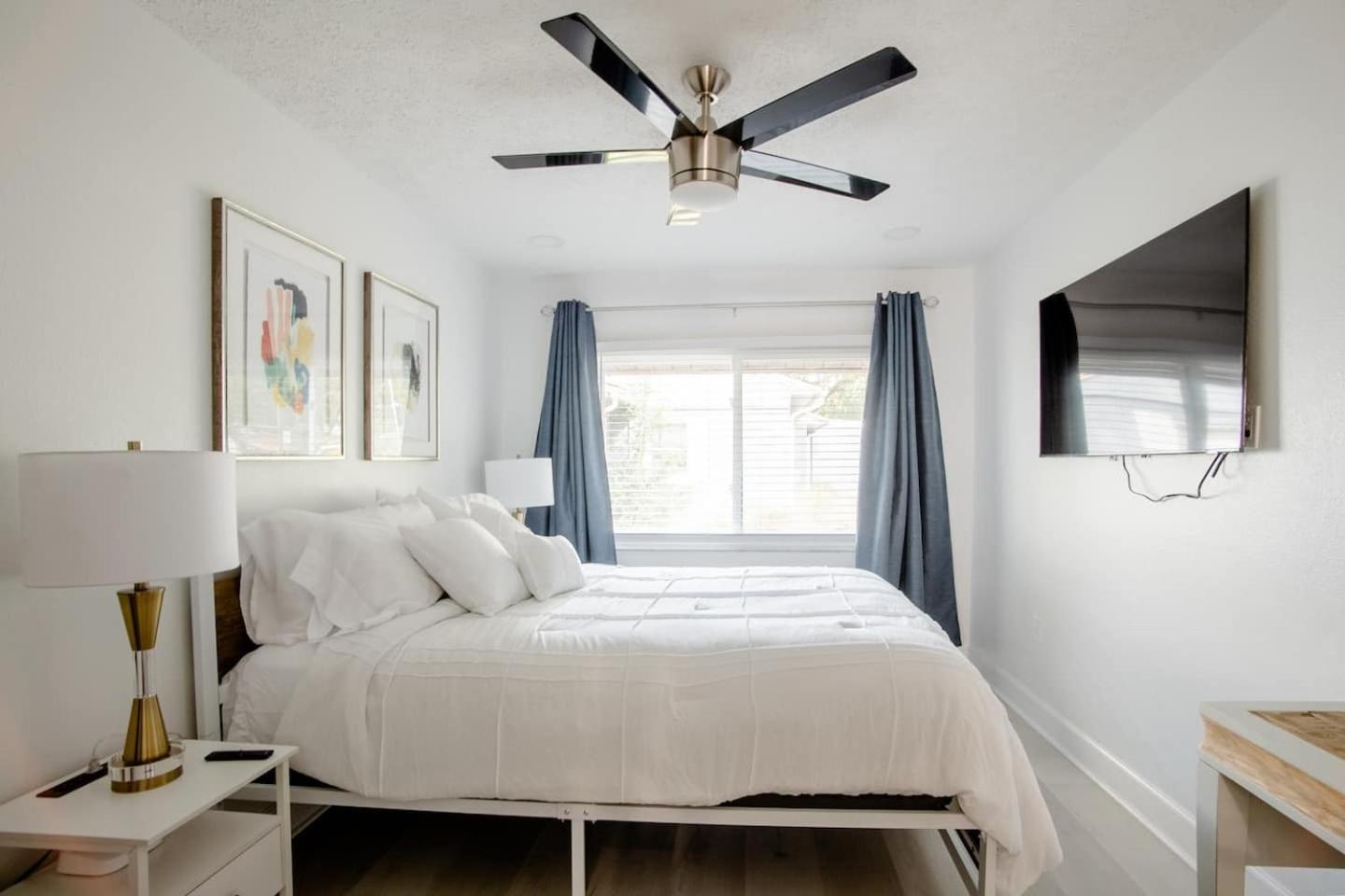 Walk Everywhere! 1-Bedroom Gem In Downtown Hub นิวพอร์ตริชชีย์ ภายนอก รูปภาพ