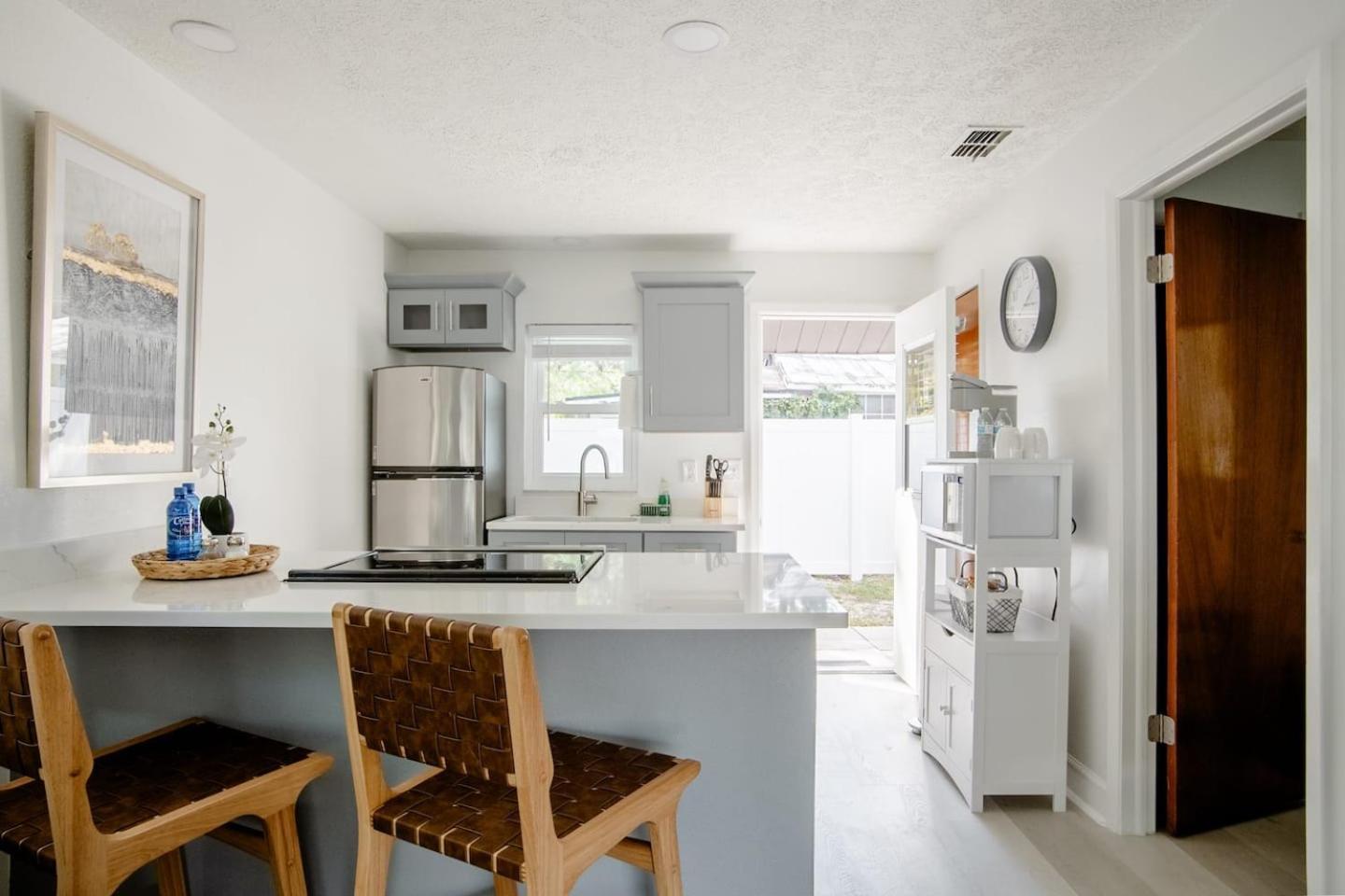 Walk Everywhere! 1-Bedroom Gem In Downtown Hub นิวพอร์ตริชชีย์ ภายนอก รูปภาพ